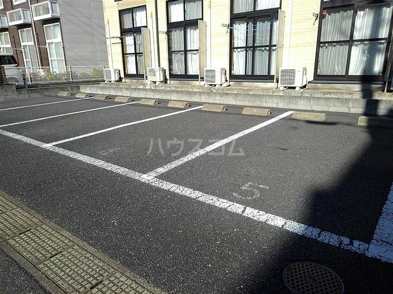 18/28 駐車場