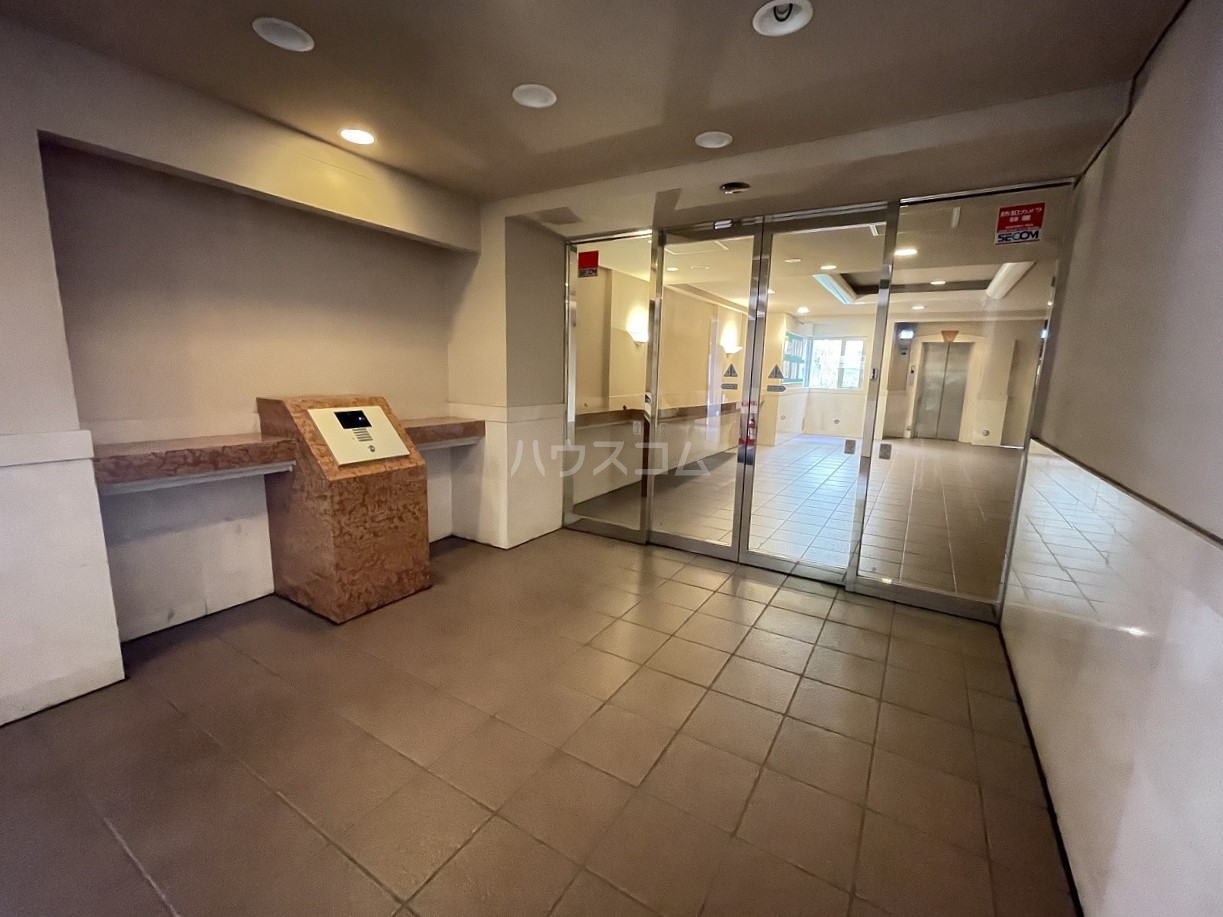 18/19 エントランス