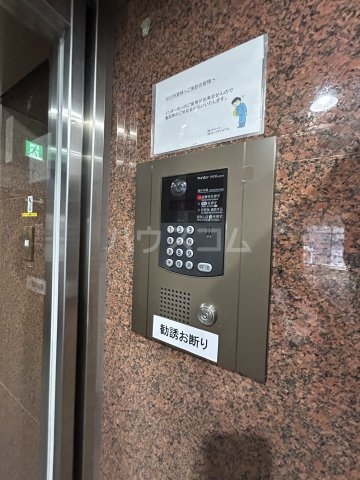 21/30 エントランス