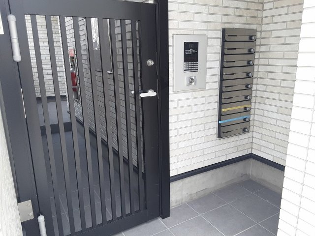 23/30 エントランス