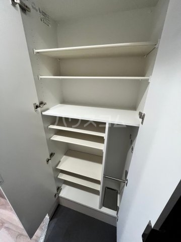 27/30 エントランス