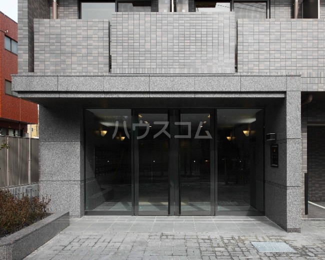 16/20 エントランス