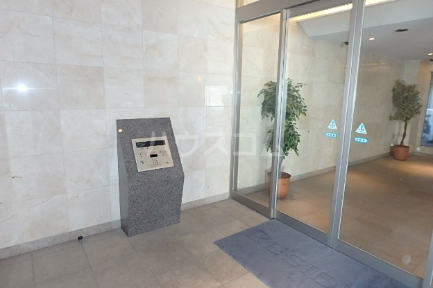 16/21 エントランス