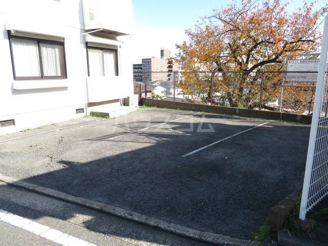18/19 駐車場