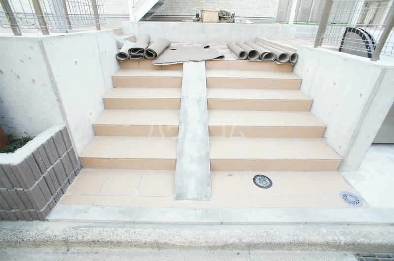 2/2 エントランス