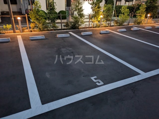 22/28 駐車場