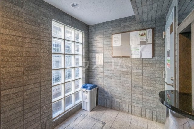 21/30 エントランス