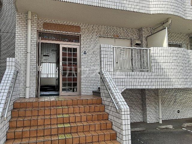 23/30 エントランス