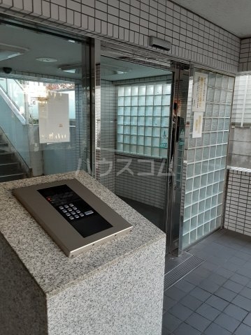 21/28 エントランス