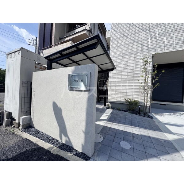 2/2 エントランス