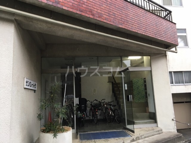 13/19 エントランス