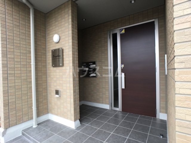 19/30 エントランス