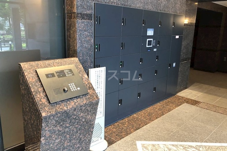 18/23 エントランス