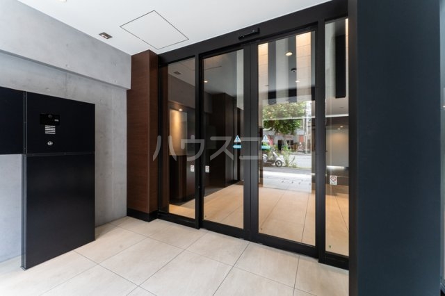 21/30 エントランス