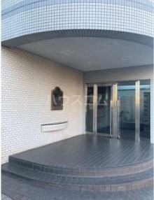 16/17 エントランス