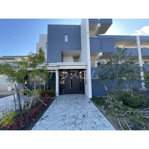 18/29 エントランス