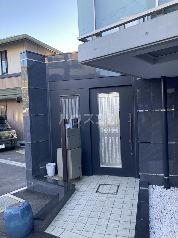 13/19 エントランス