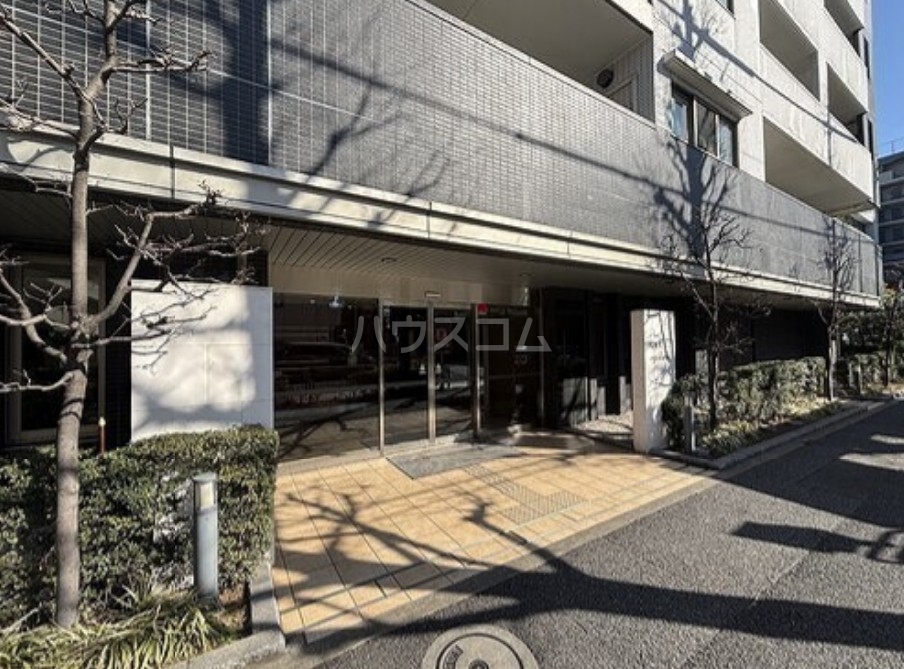 20/21 エントランス