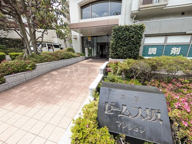 24/30 エントランス