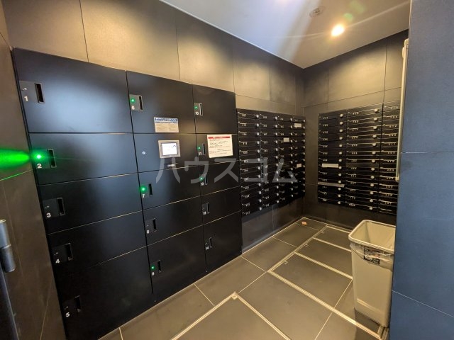 19/27 エントランス