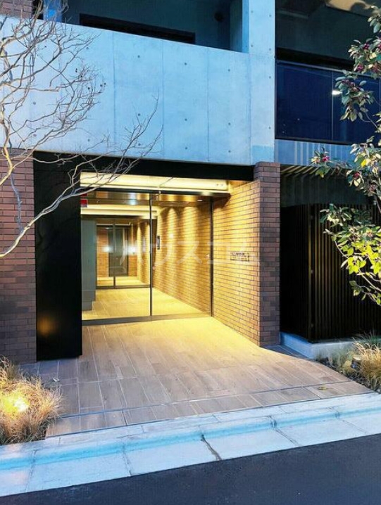 16/17 エントランス