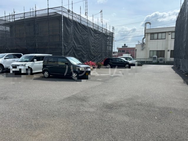 28/30 駐車場