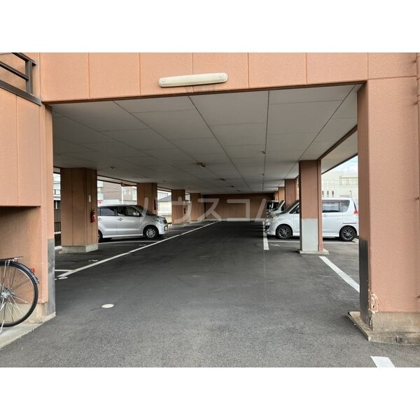 14/18 駐車場