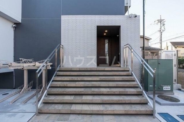 15/22 エントランス