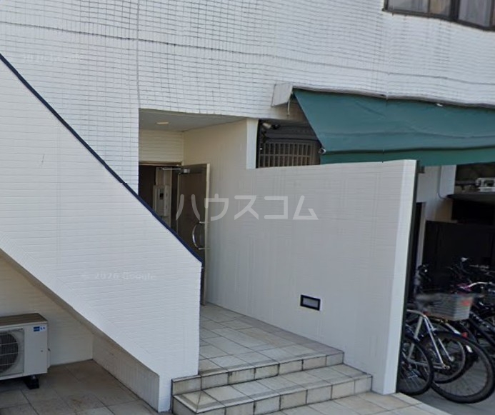 14/20 エントランス