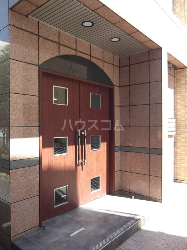 13/14 エントランス