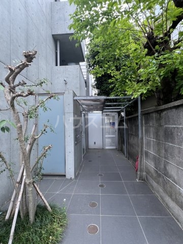 26/30 エントランス