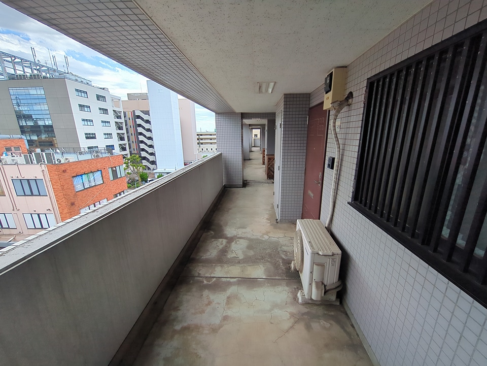 28/30 エントランス