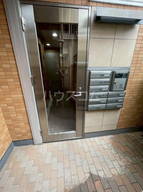 21/25 エントランス