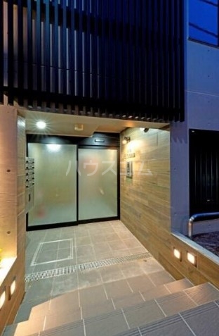 19/23 エントランス