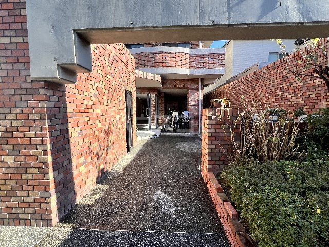 20/30 エントランス