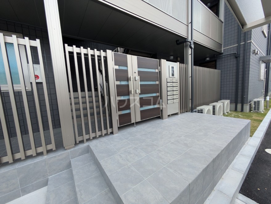 2/5 エントランス