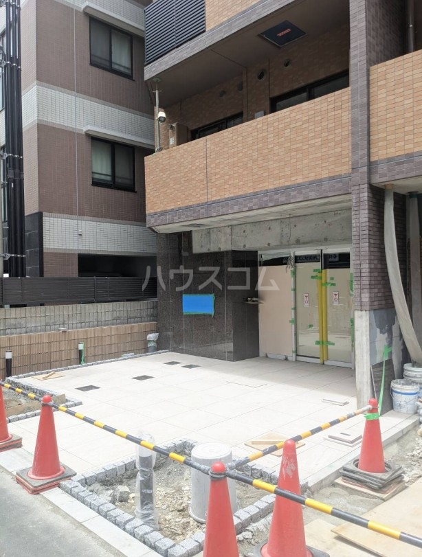 24/28 エントランス