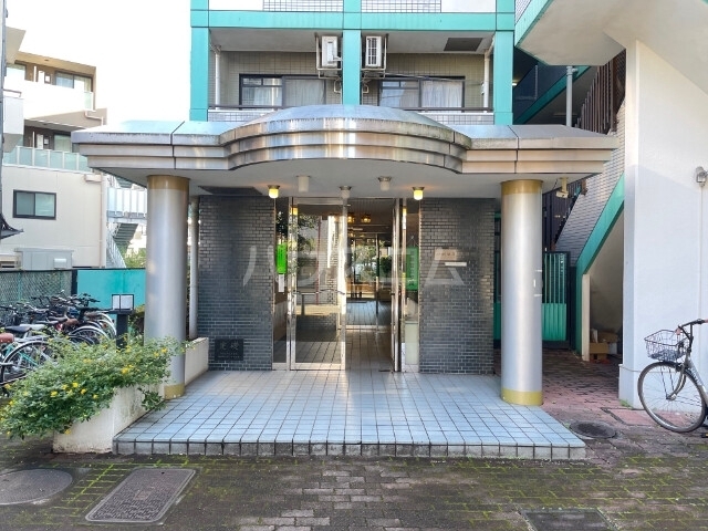 2/4 エントランス