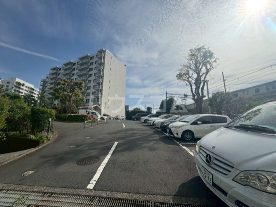 18/28 駐車場