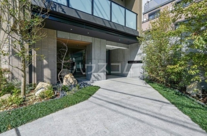 16/20 エントランス