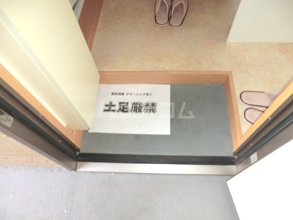 25/27 エントランス