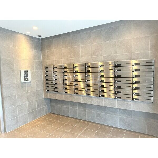 19/27 エントランス