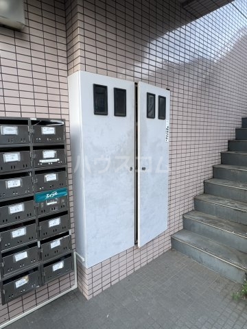 23/30 エントランス