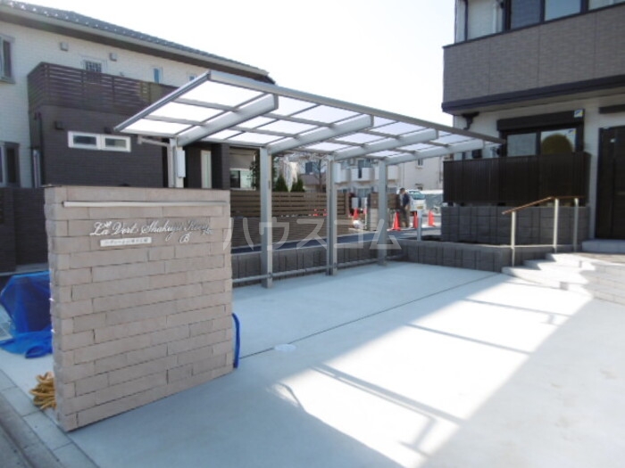 16/23 エントランス