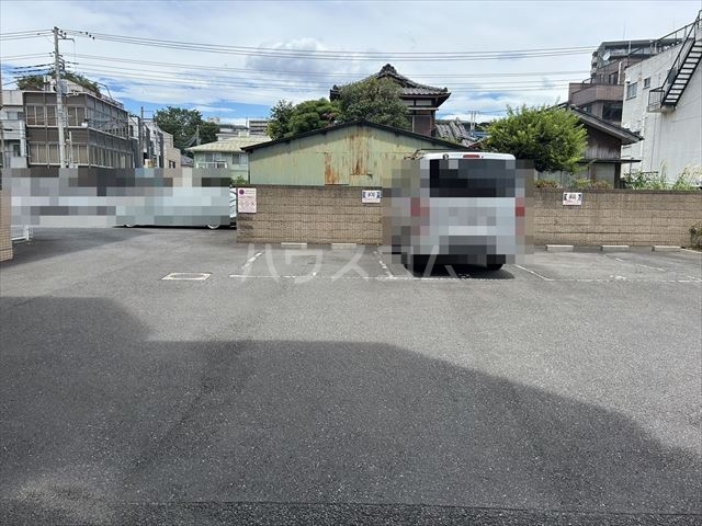 28/30 駐車場