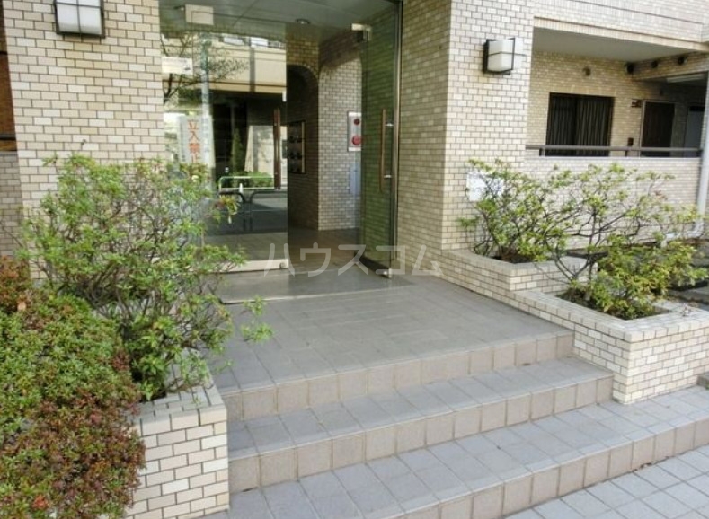 18/26 エントランス