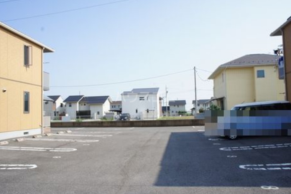 15/18 駐車場