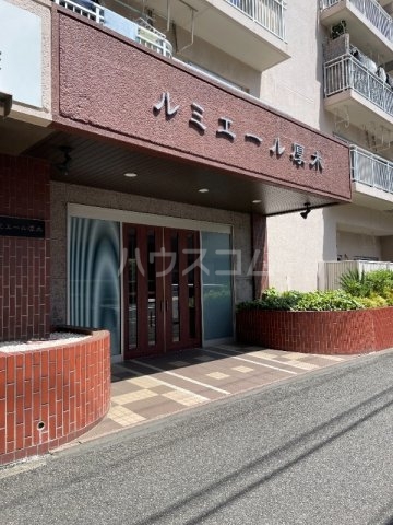 13/18 エントランス