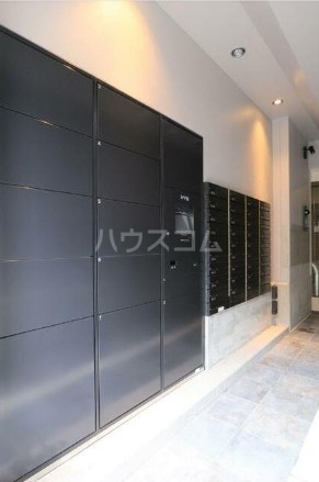 25/27 エントランス