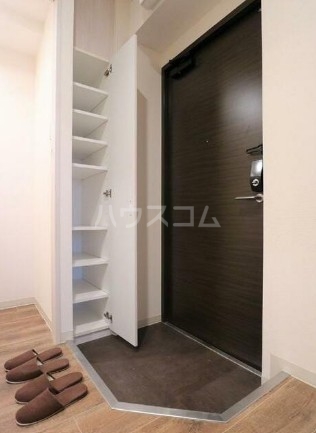 26/27 エントランス